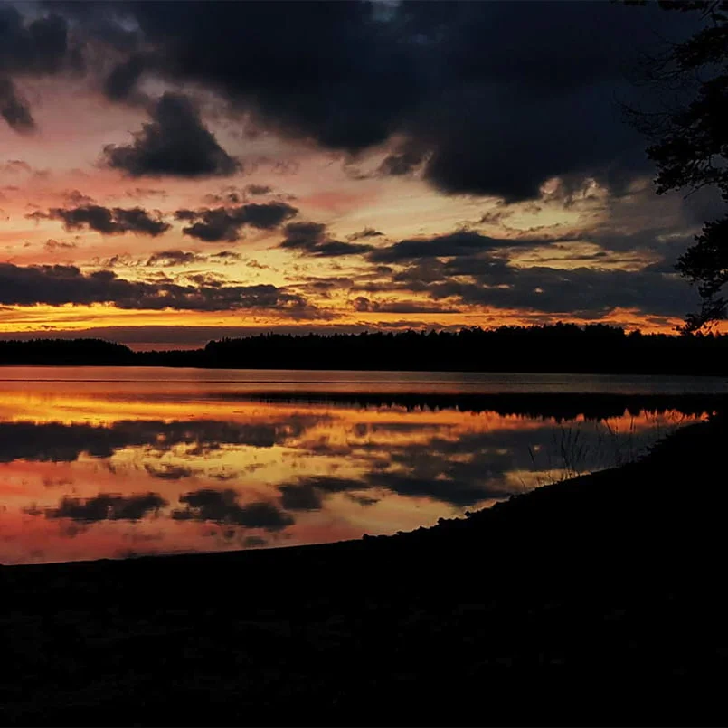 Auringonlasku Tiilikkajärvellä