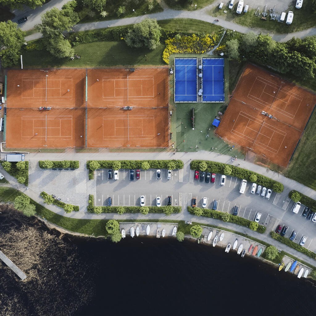 Ilmakuva Väinölänniemen padel- ja tenniskentistä