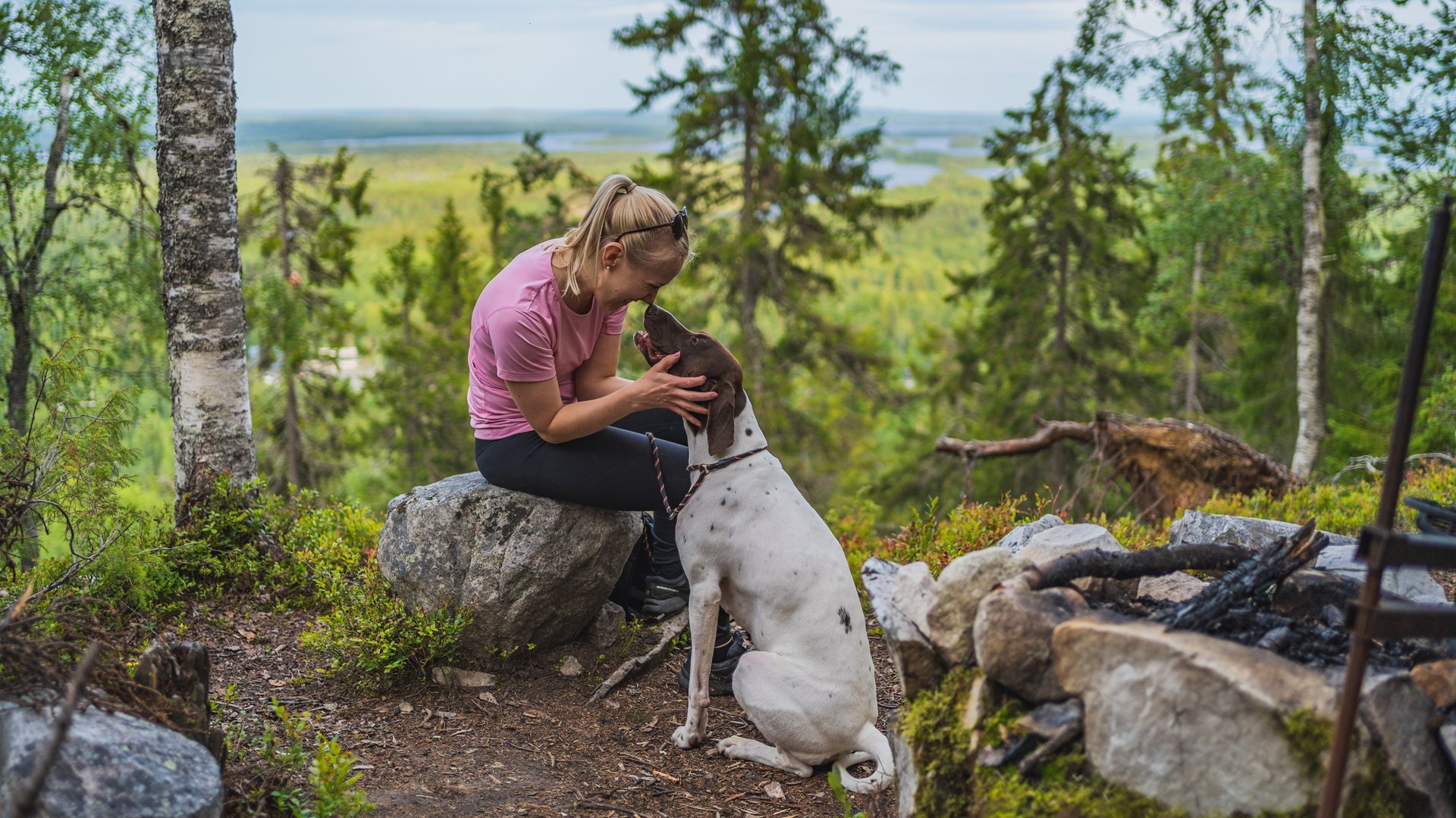 Tahko, retkeilijä ja koira