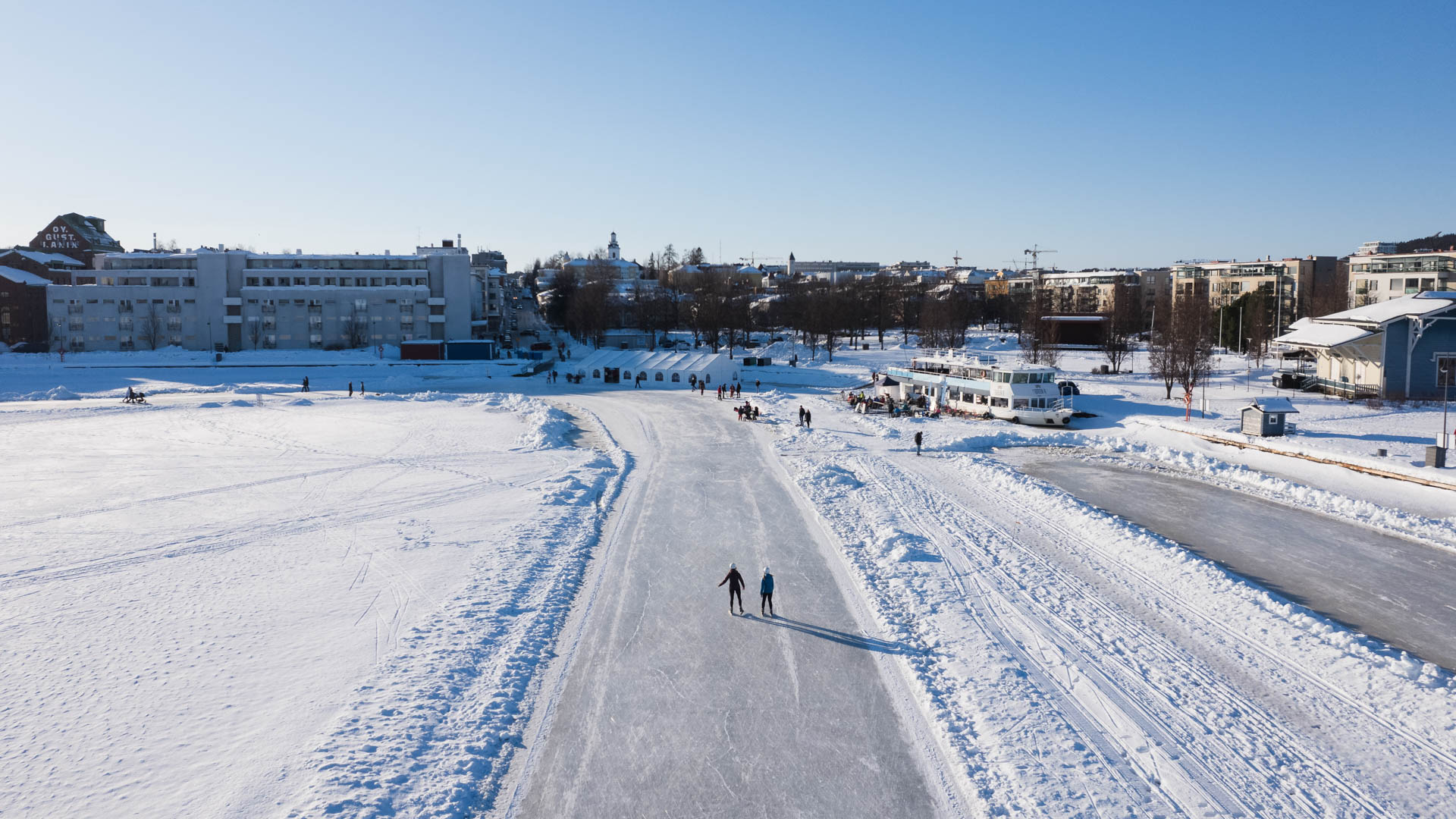 Sataman talvikahvila ja välinevuokraamo